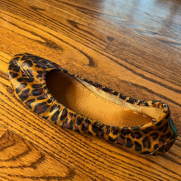 Beautiful leopard 8 Tieks, rehabbed! In great condition, see pics for details! - Picture 11 of 12
